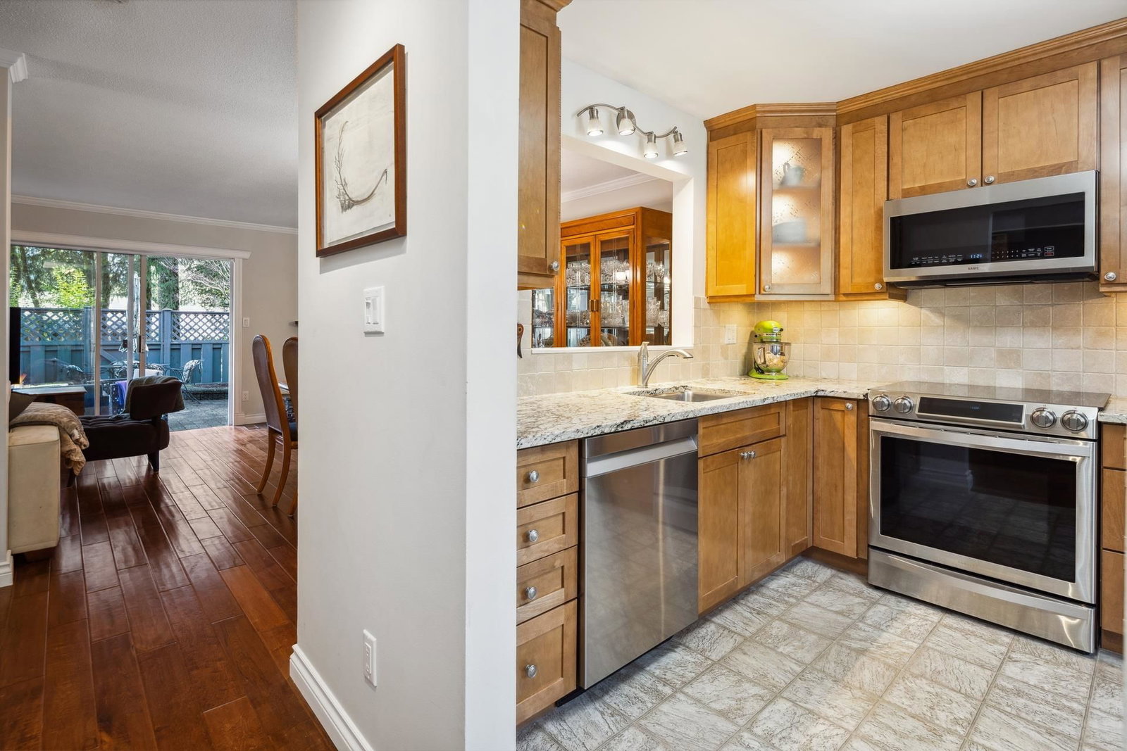 Listing Image 10