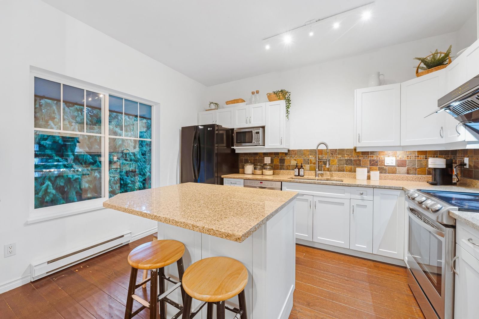 Listing Image 13