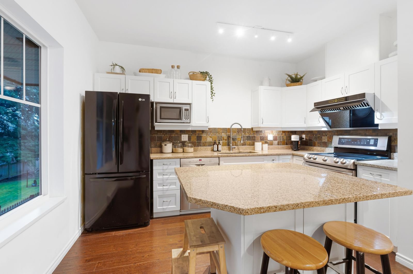 Listing Image 15