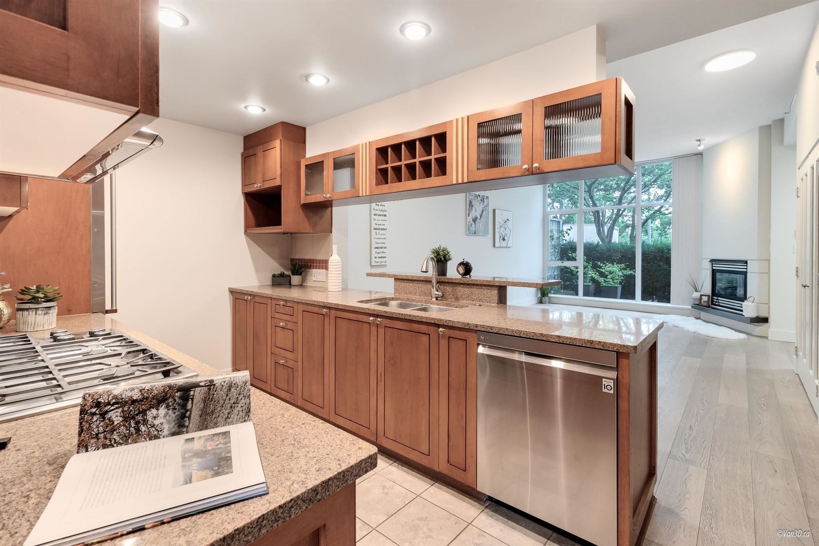 Listing Image 10