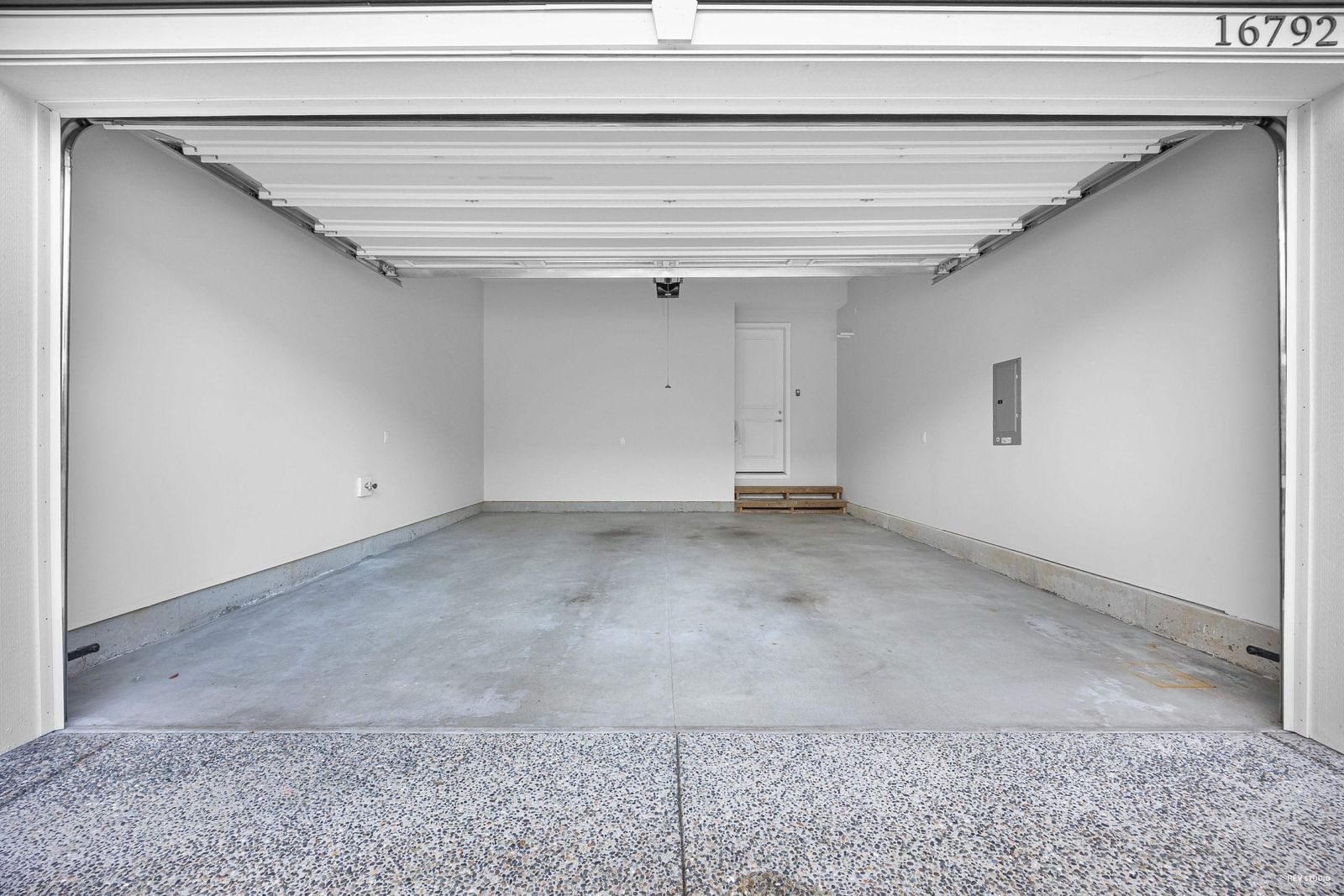 Listing Image 38
