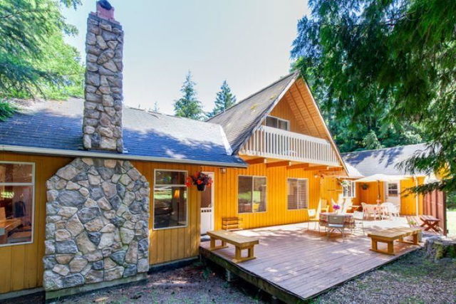 552 Club Crescent