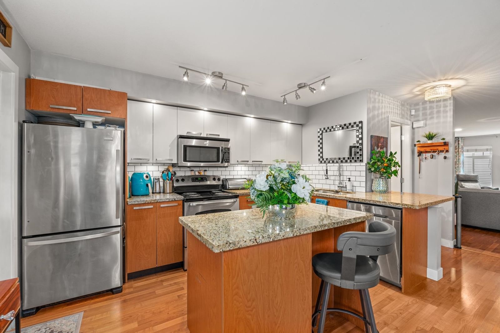 Listing Image 9