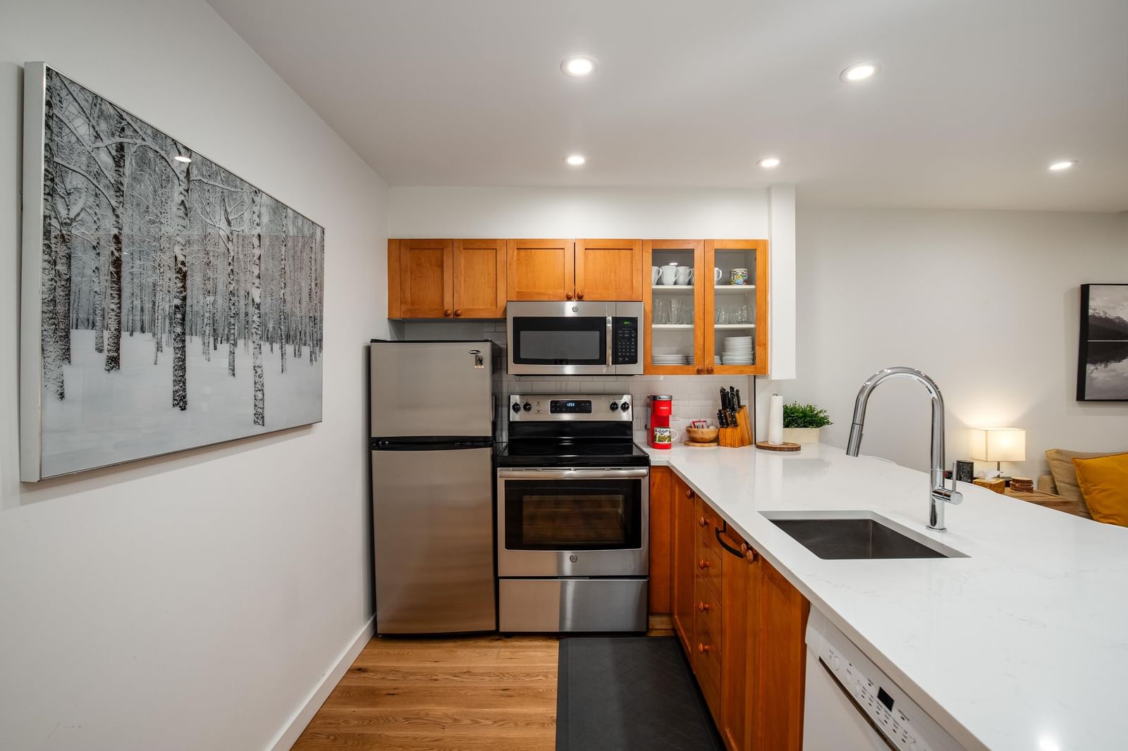 Listing Image 6