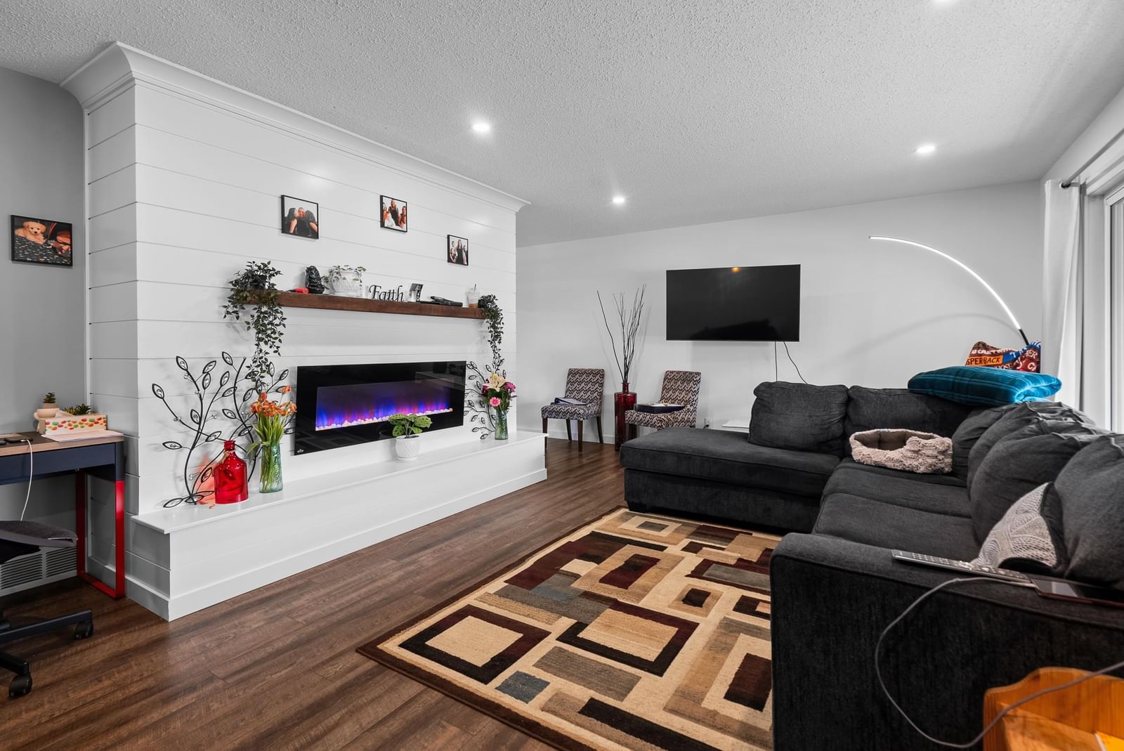 Listing Image 12