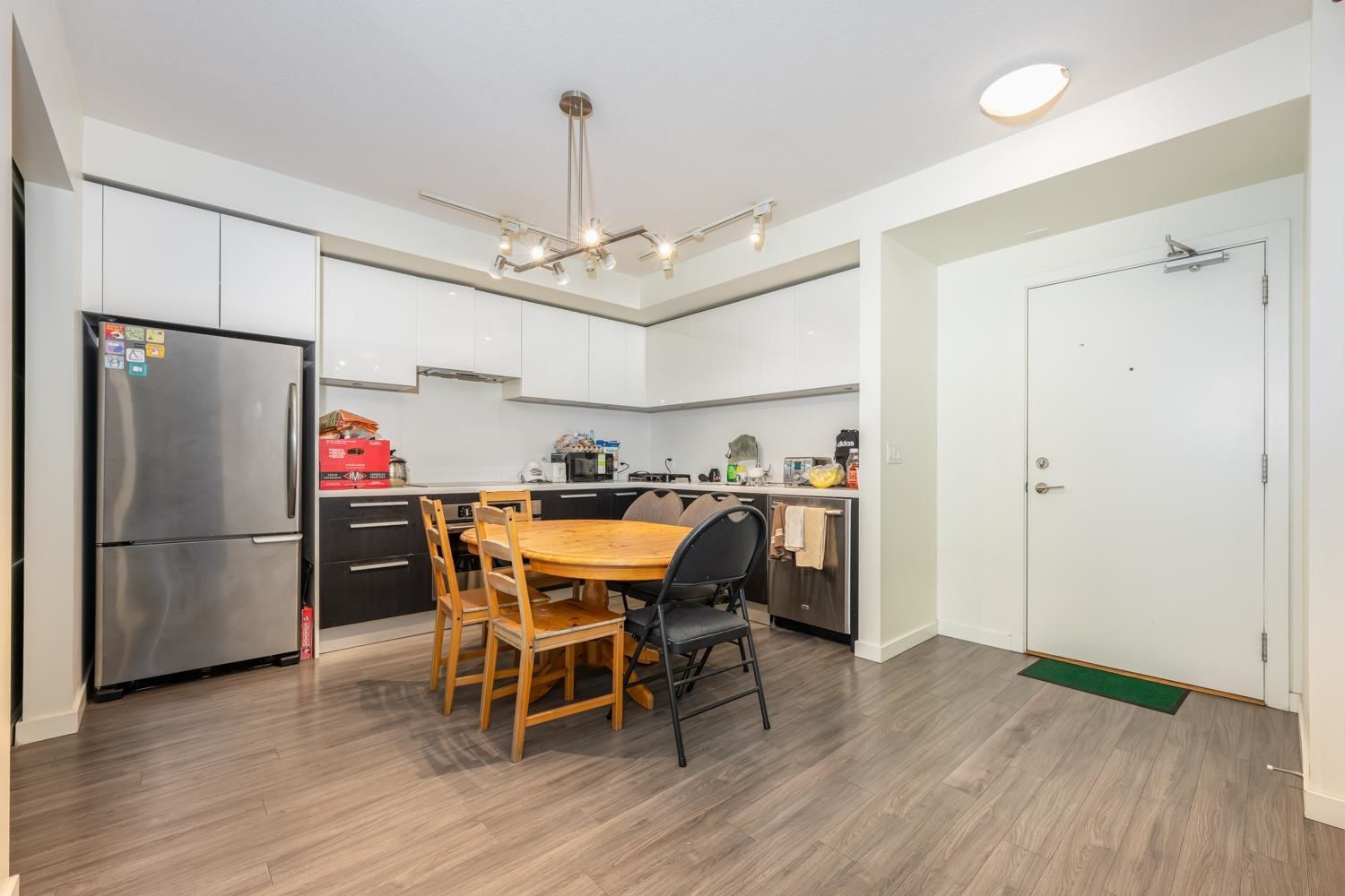 Listing Image 4