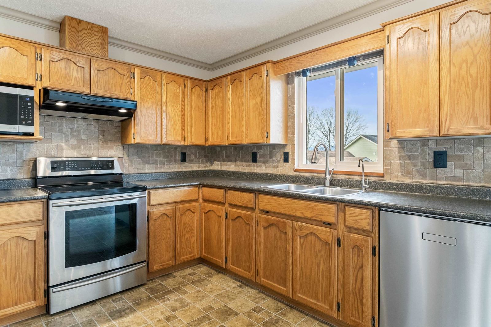 Listing Image 12