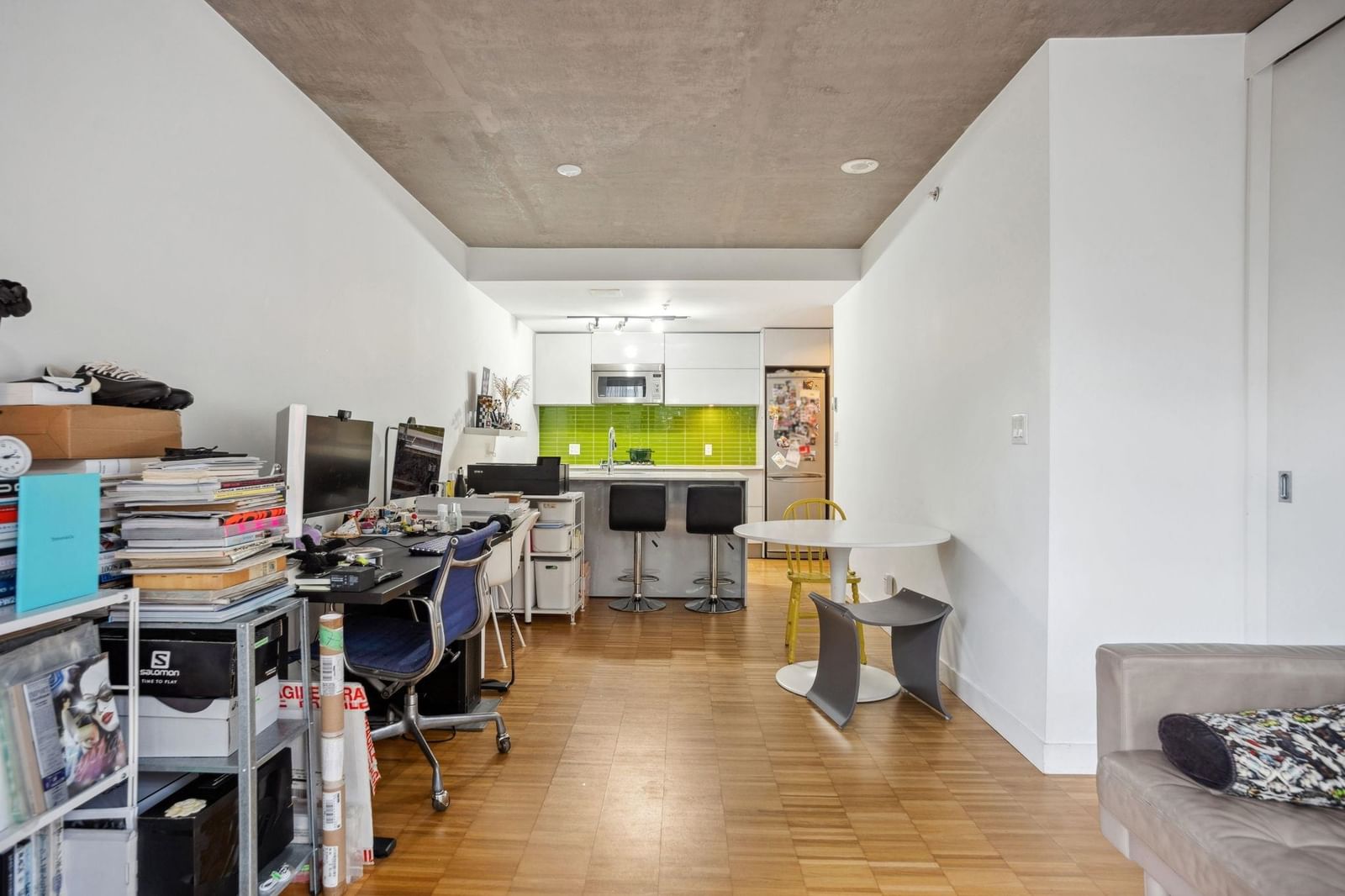Listing Image 4
