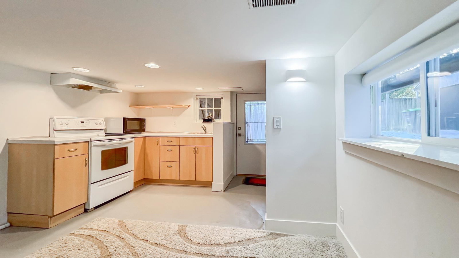 Listing Image 17