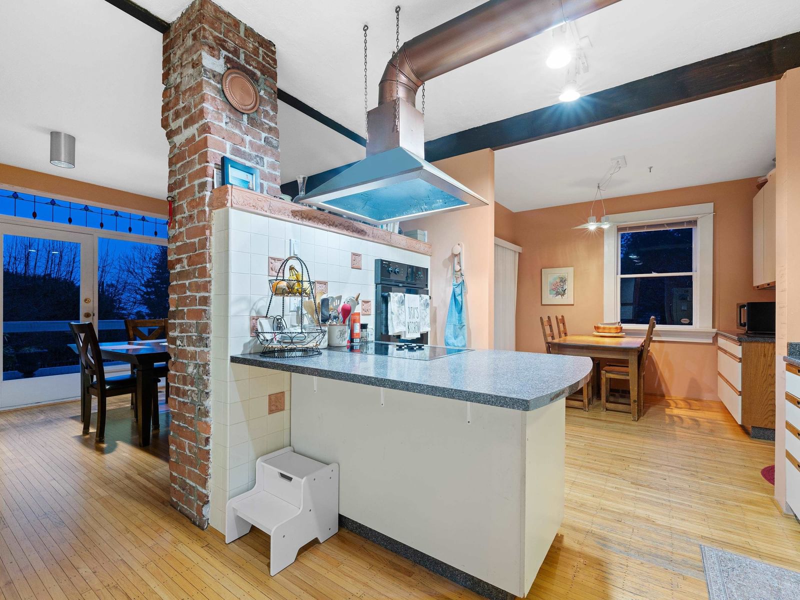 Listing Image 11