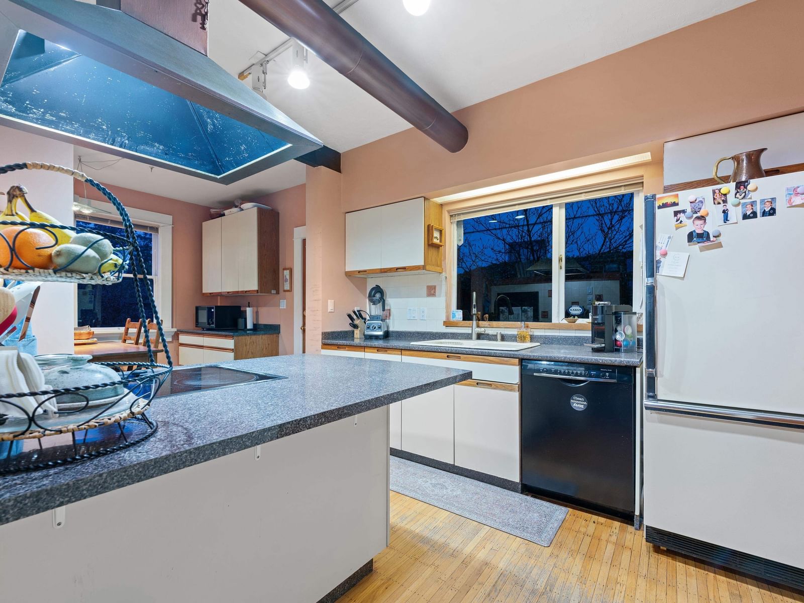 Listing Image 12