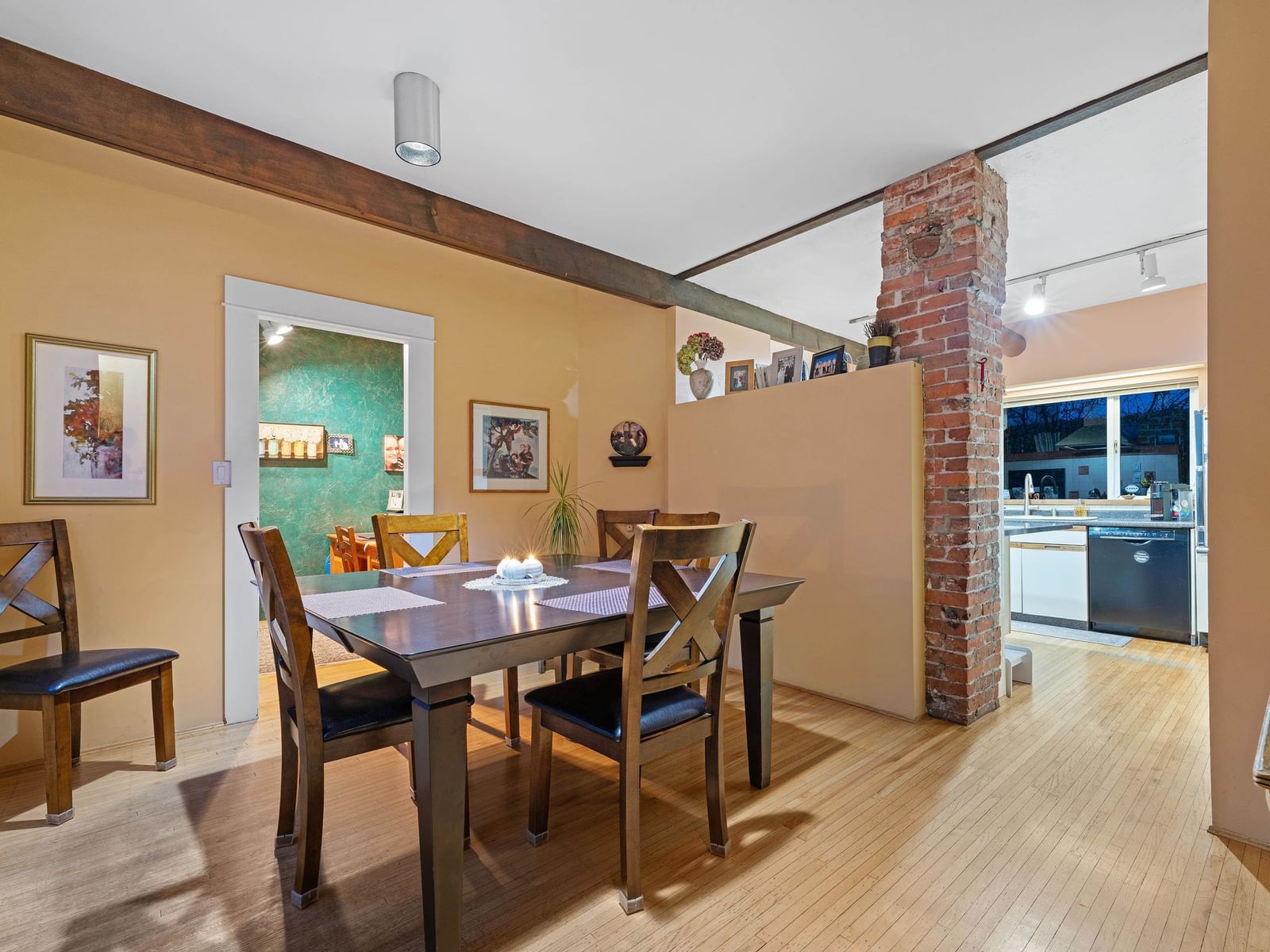 Listing Image 14