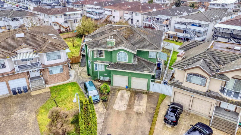 716 Crane Place, New Westminster, V3M 6P5 | Image 2