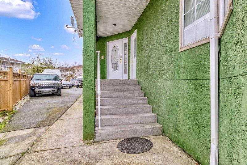 716 Crane Place, New Westminster, V3M 6P5 | Image 3