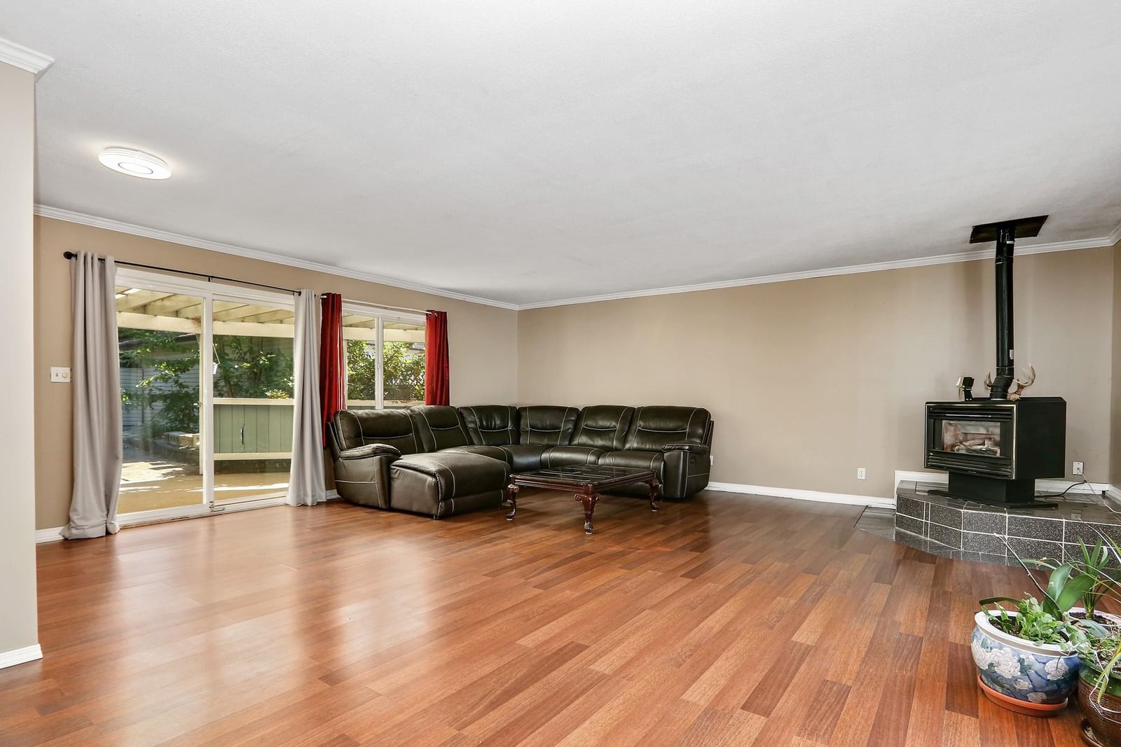 Listing Image 12