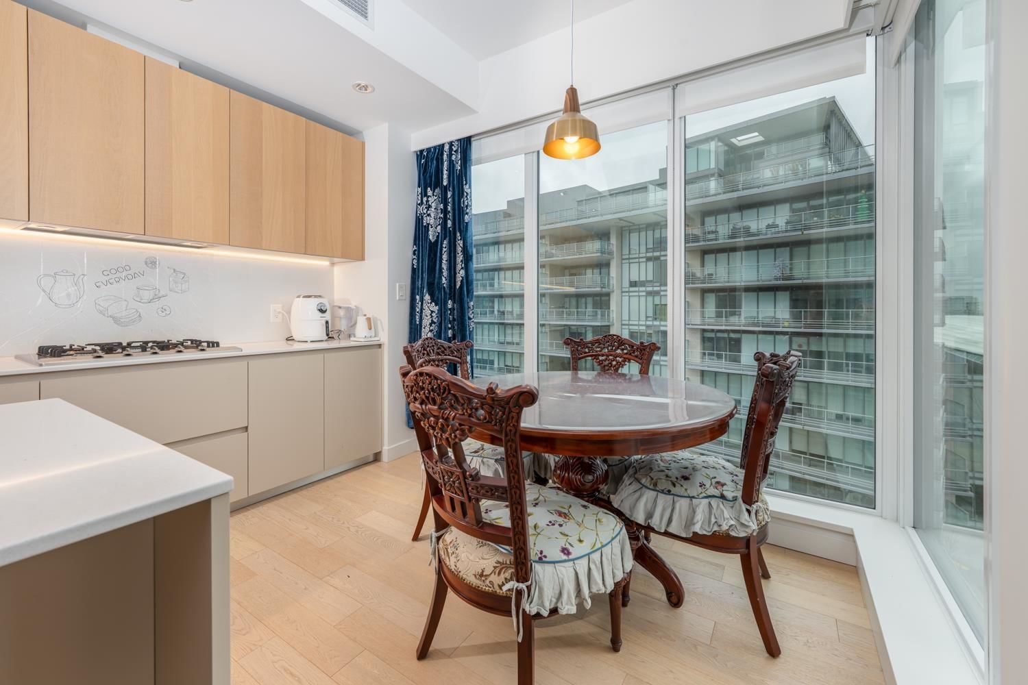 Listing Image 10