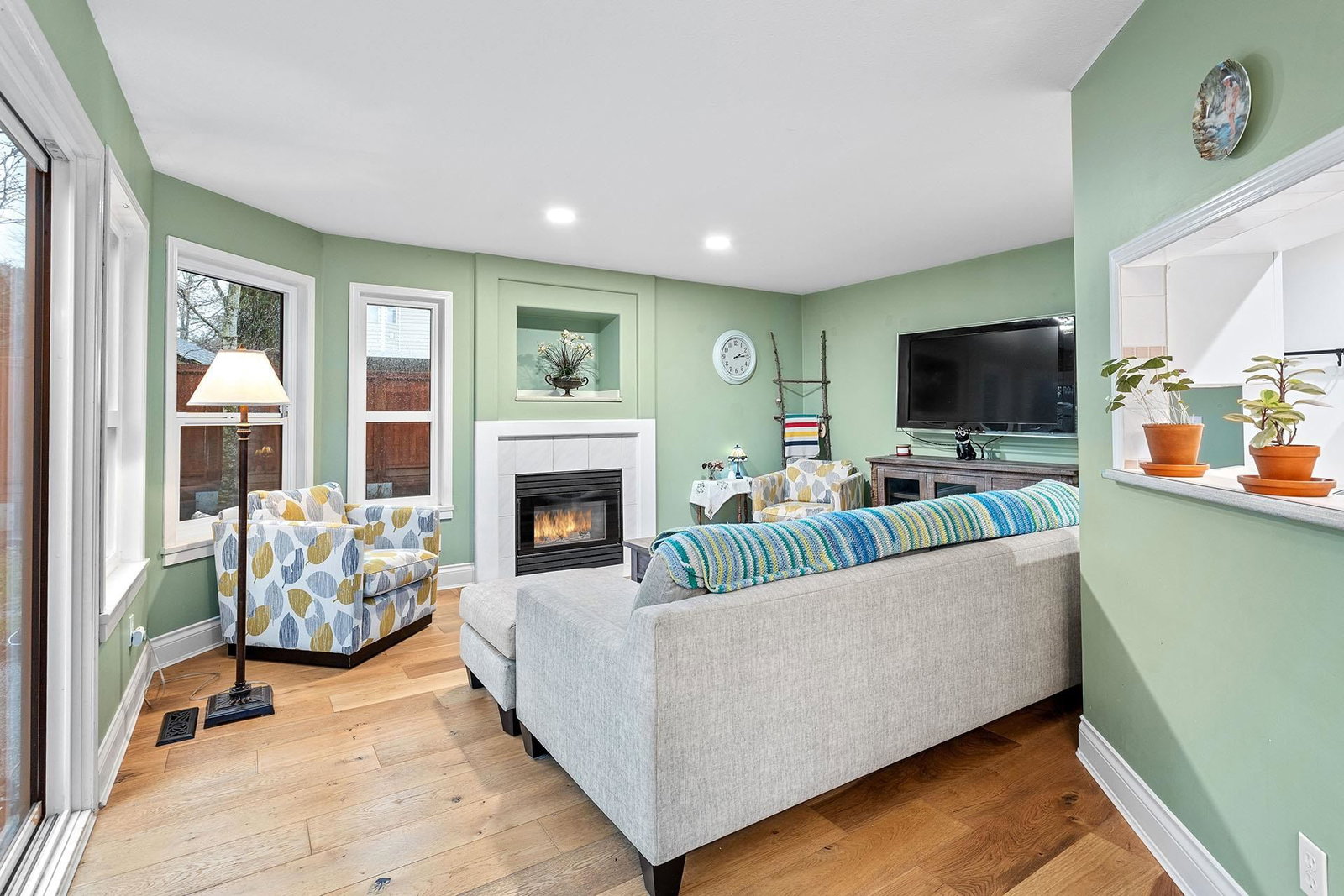 Listing Image 19