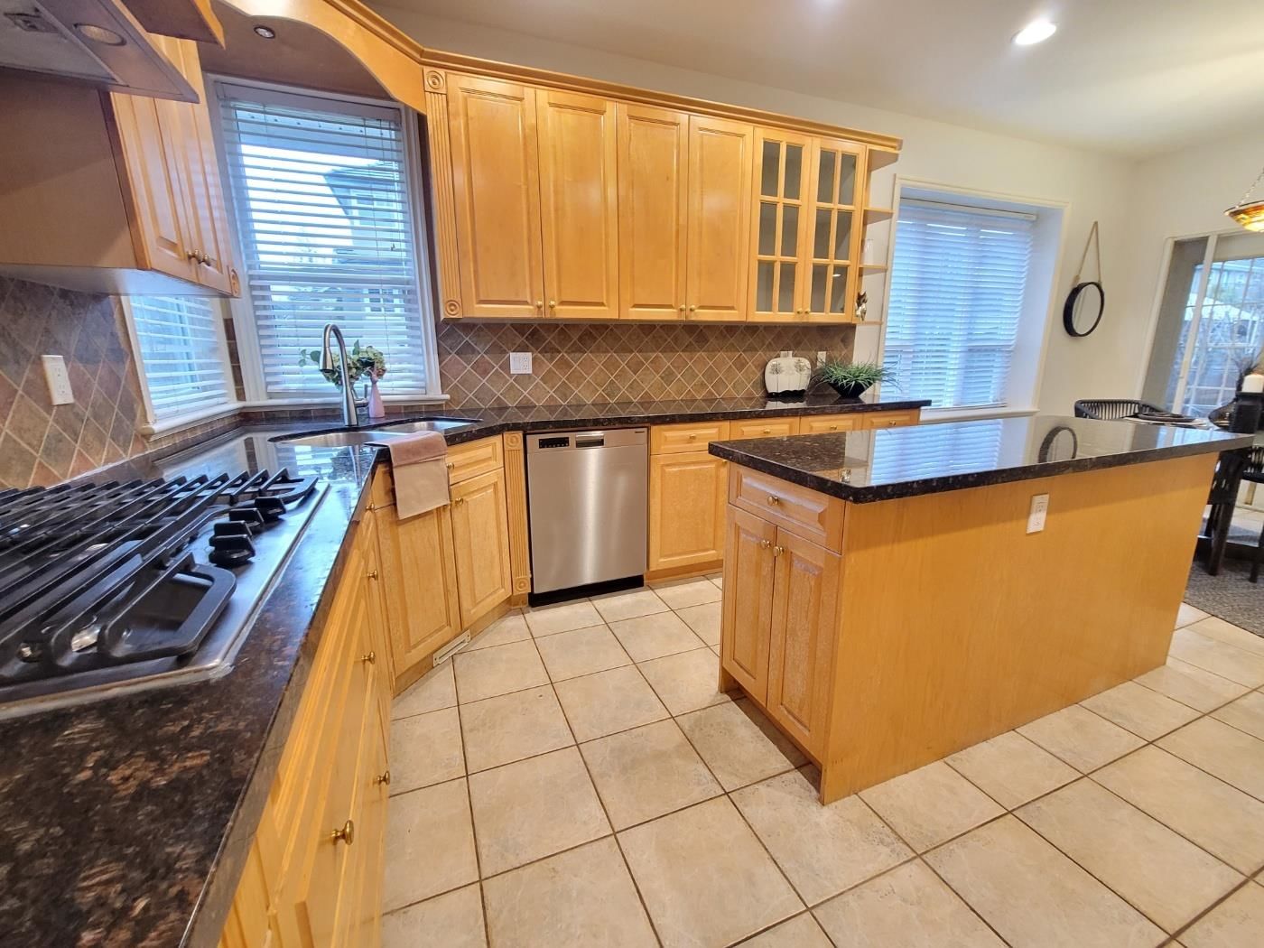 Listing Image 15