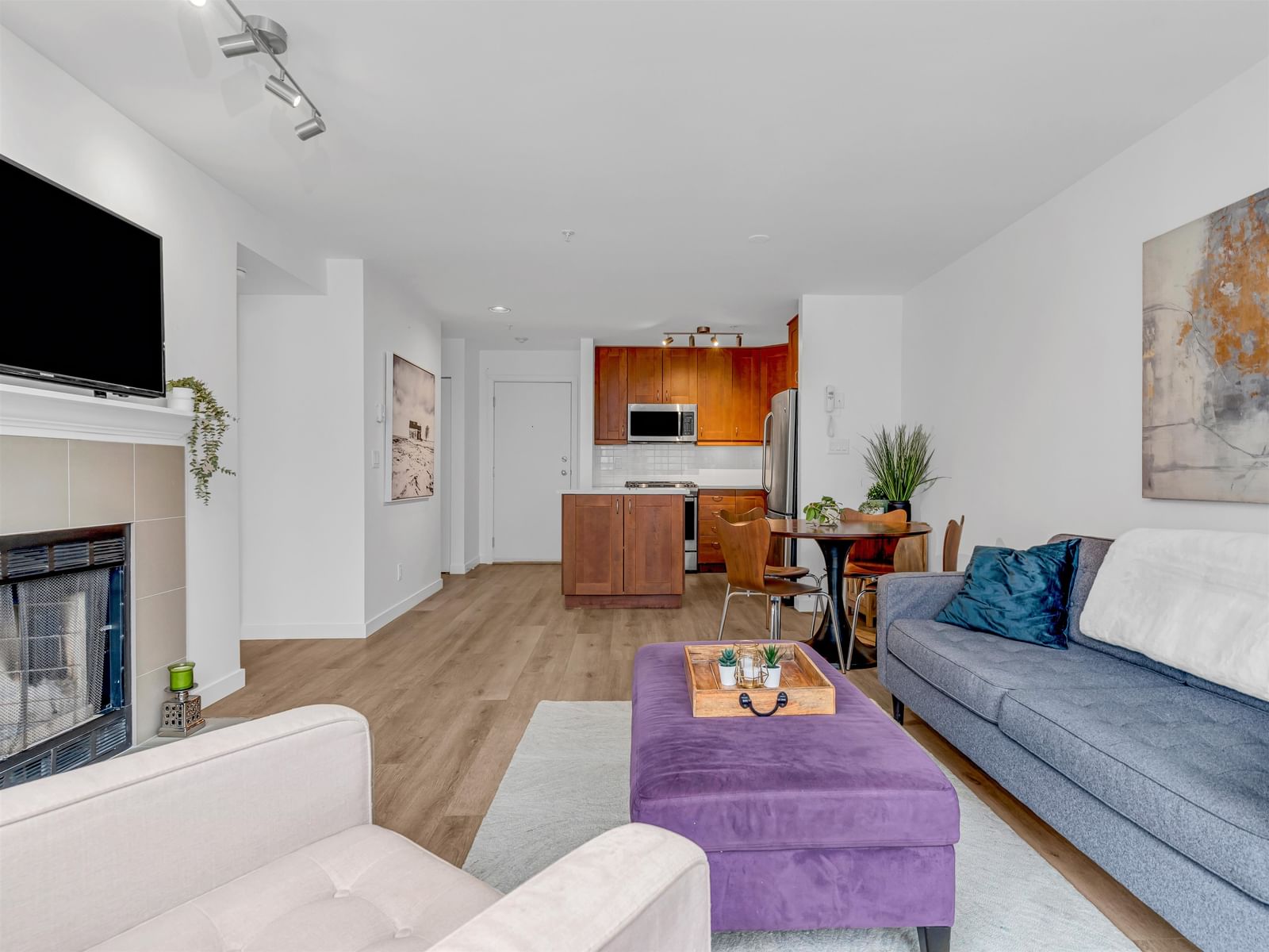 Listing Image 5