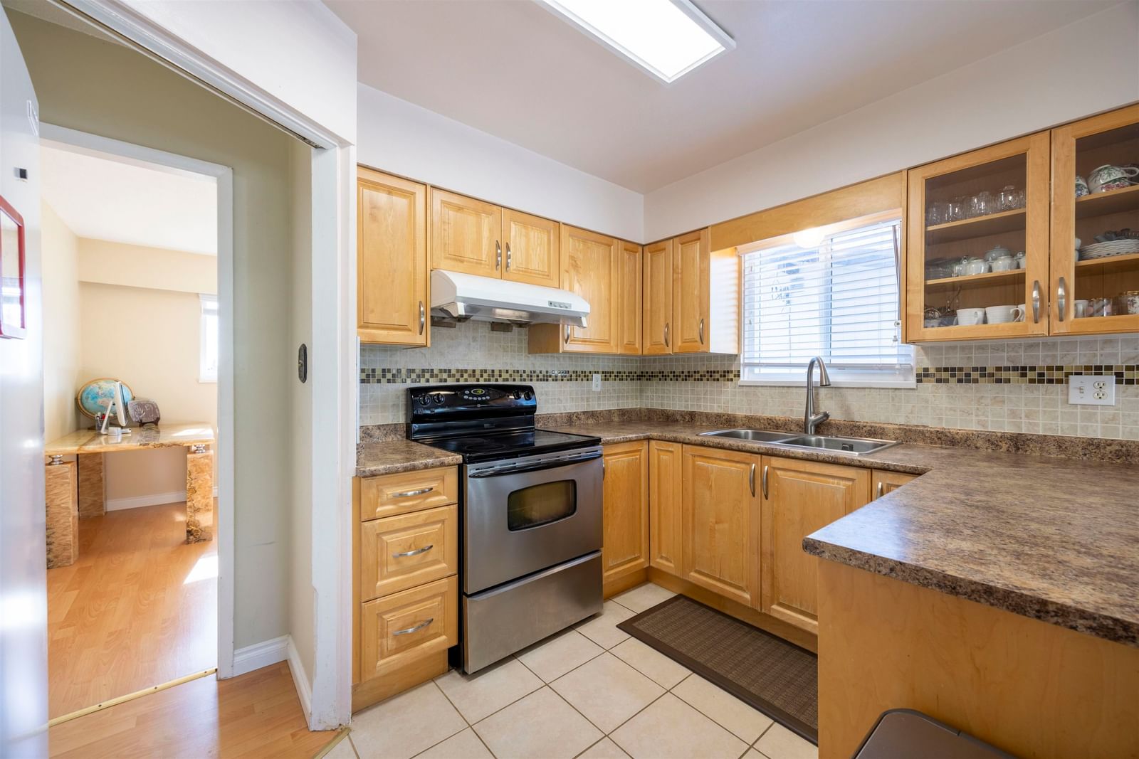 Listing Image 12
