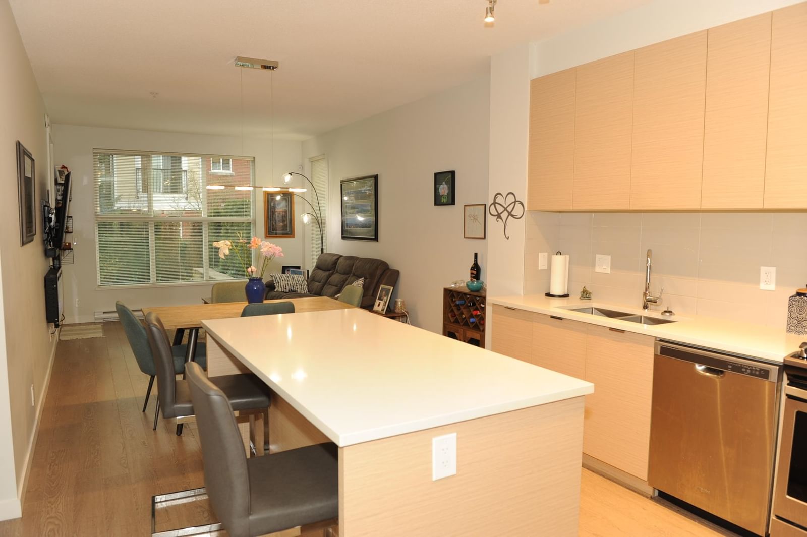 Listing Image 9