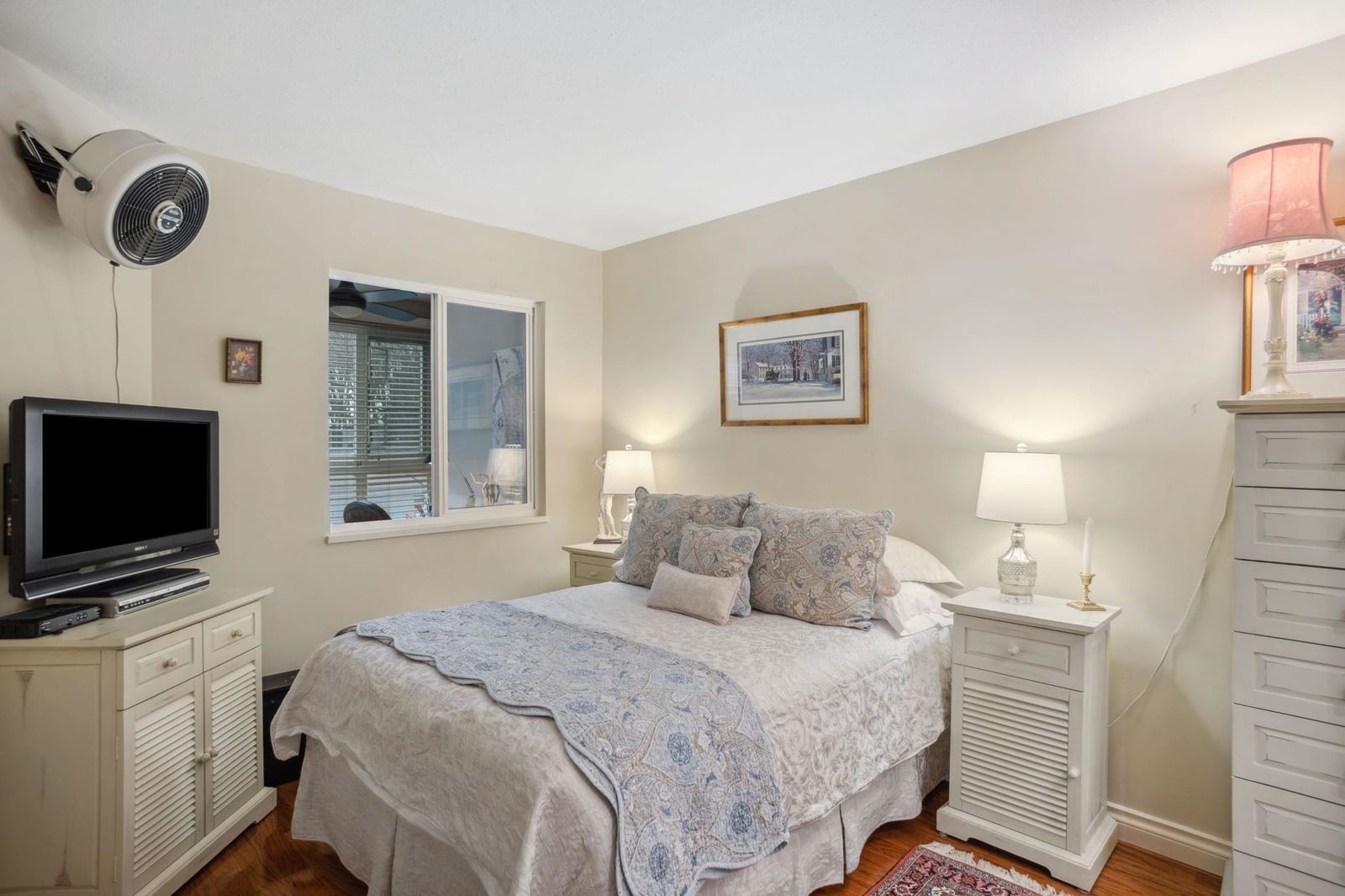 Listing Image 16