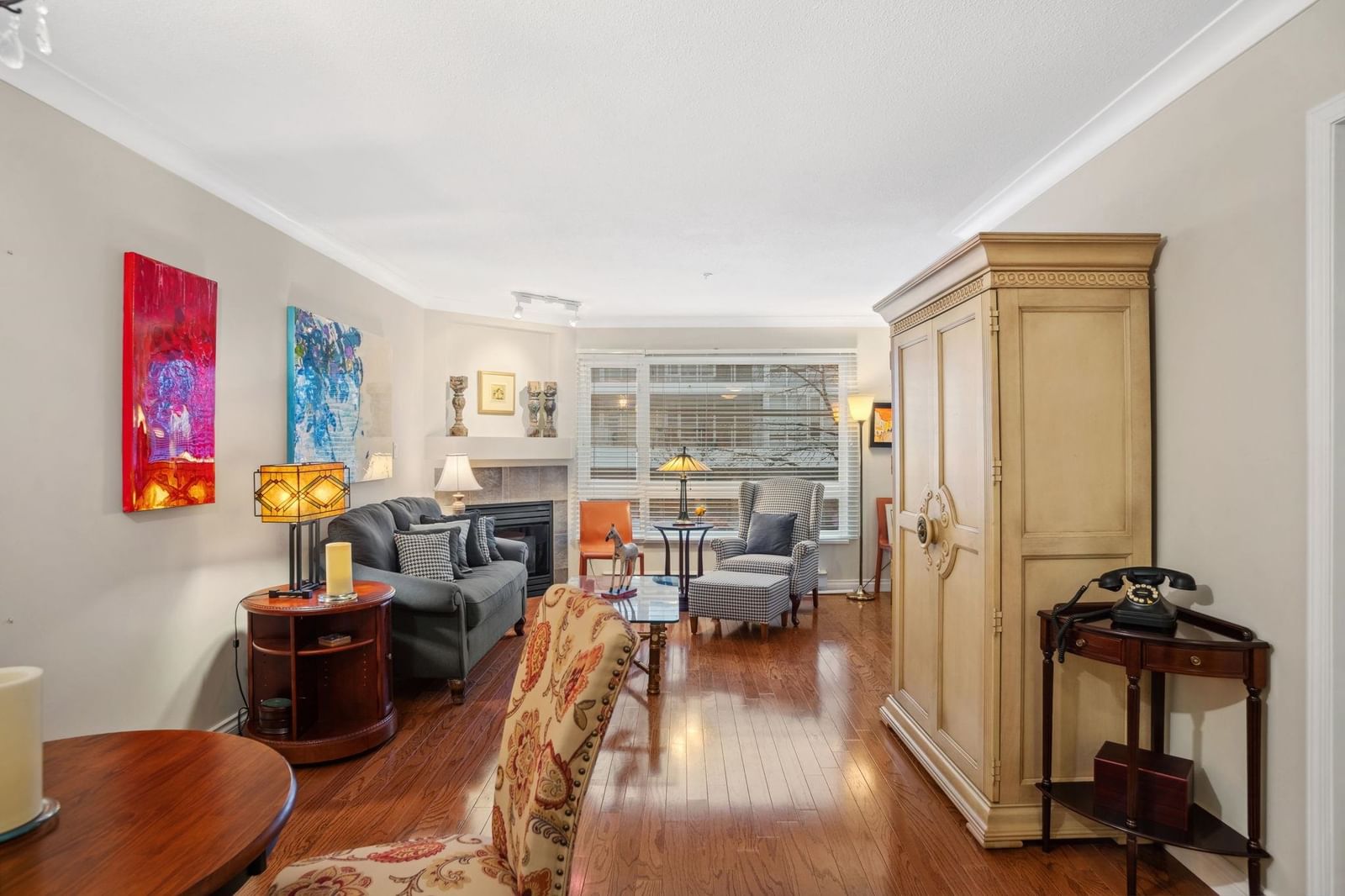 Listing Image 7