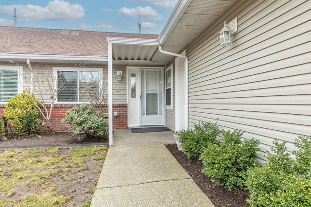28 - 2081 Winfield Drive