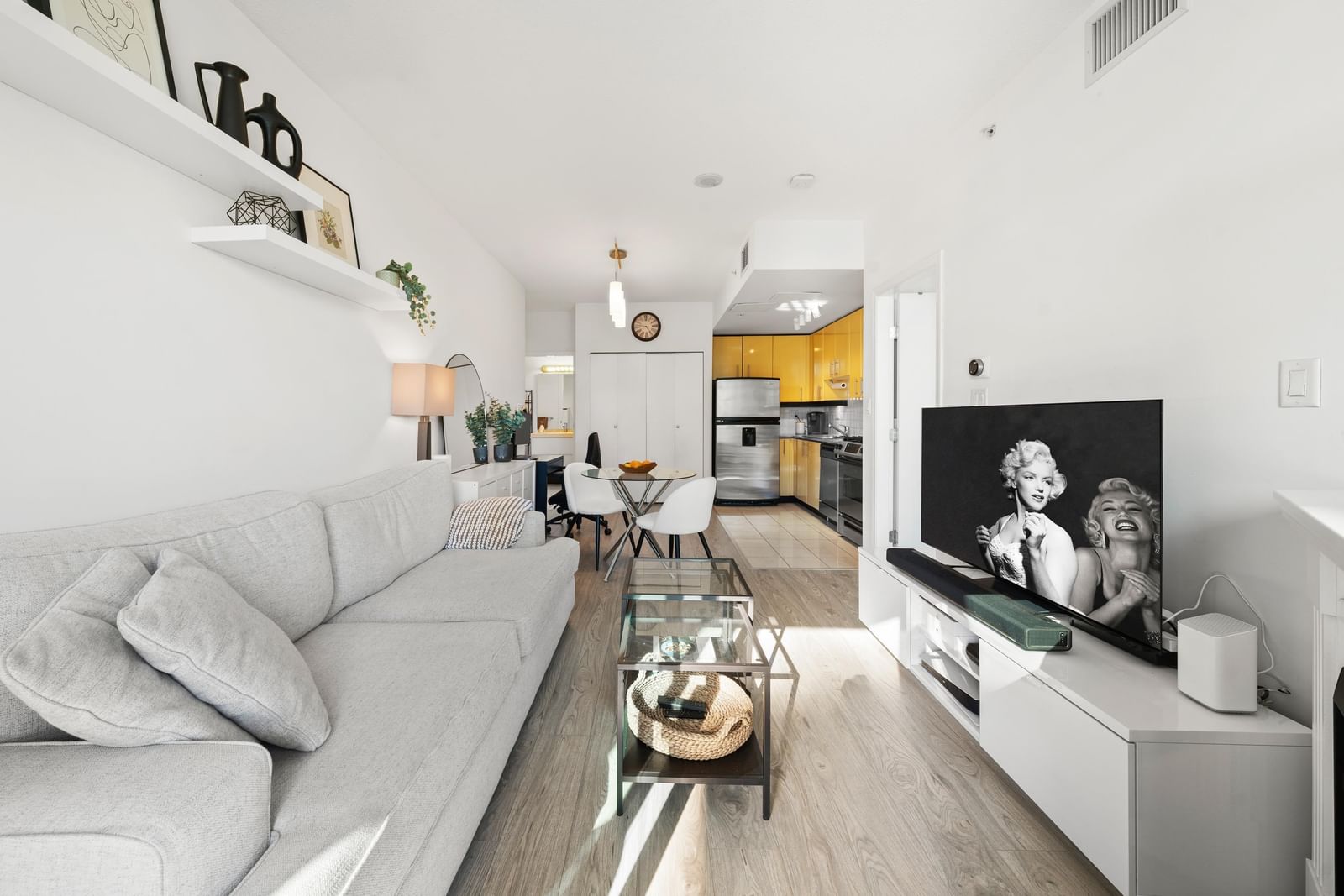 Listing Image 11