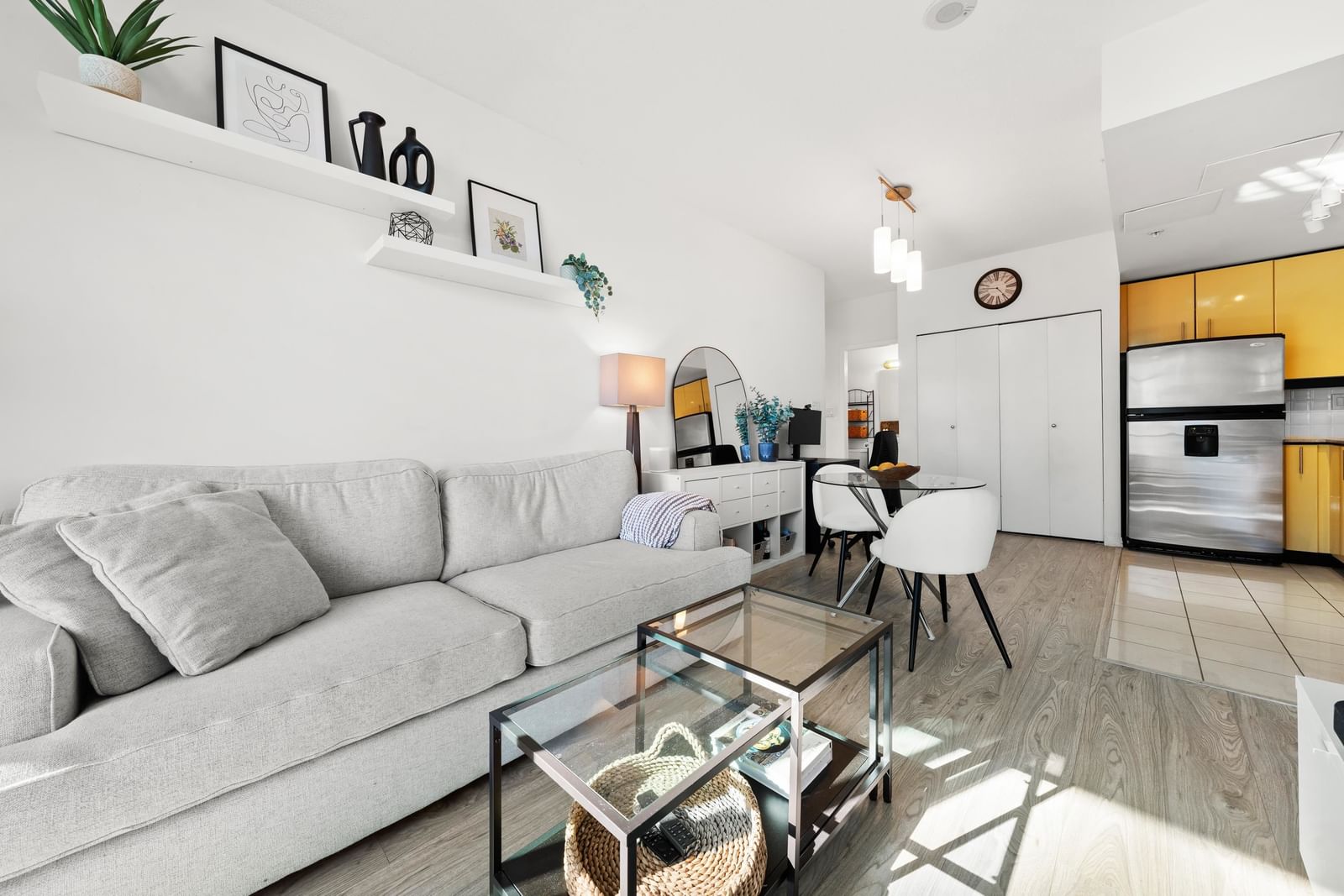 Listing Image 12