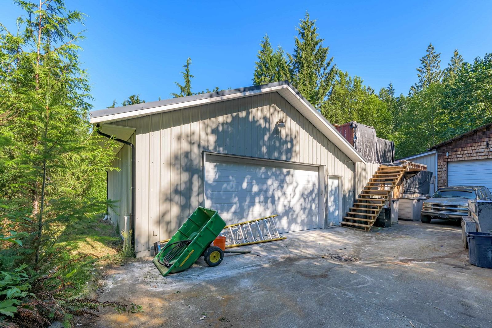 Listing Image 4