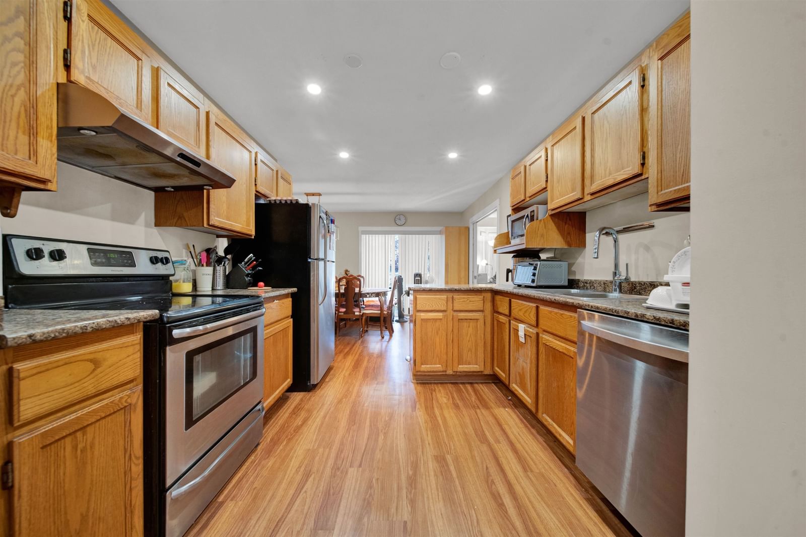 Listing Image 4