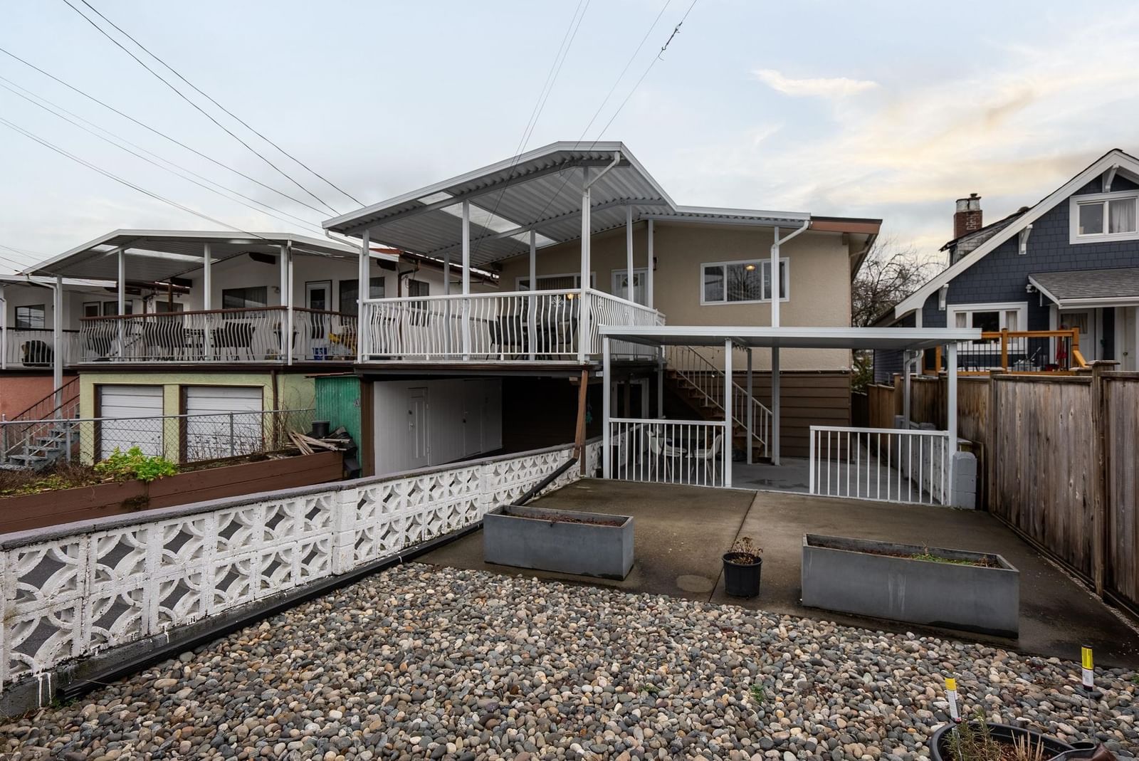 Listing Image 4