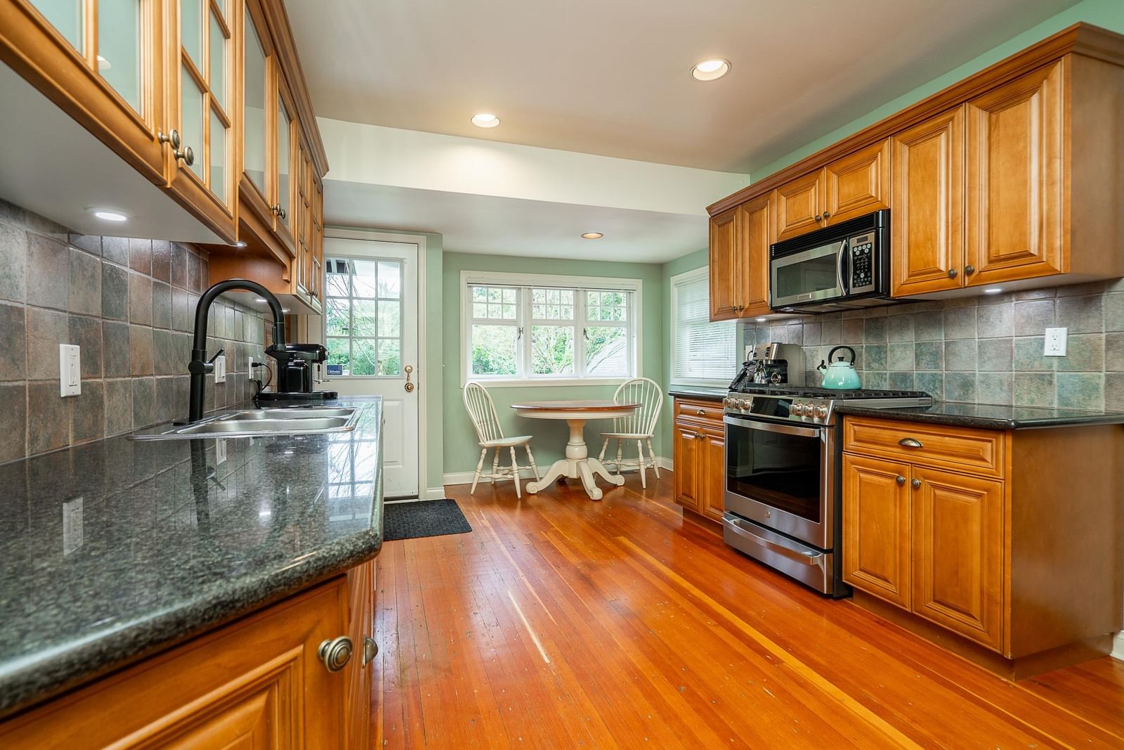 Listing Image 11