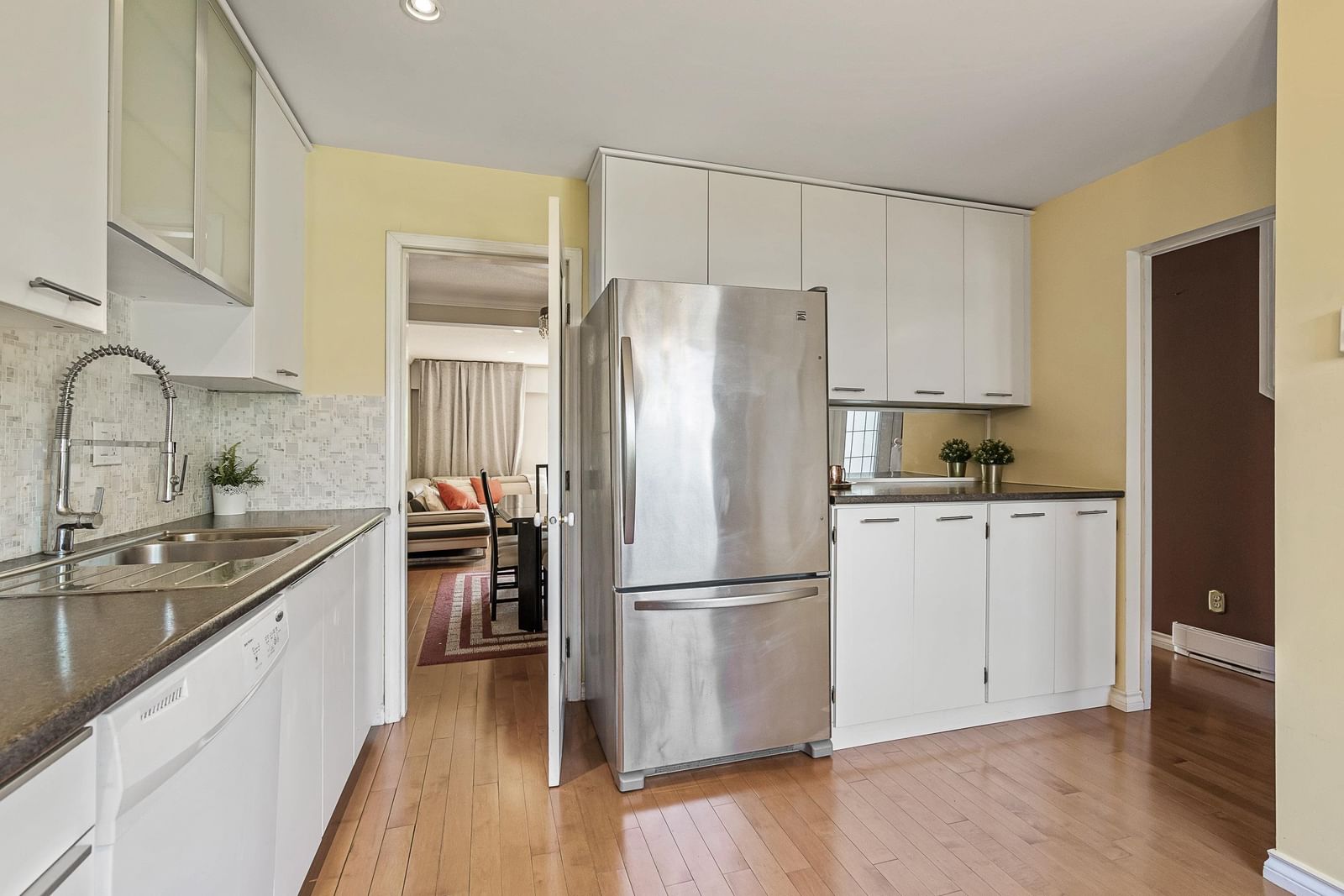 Listing Image 12