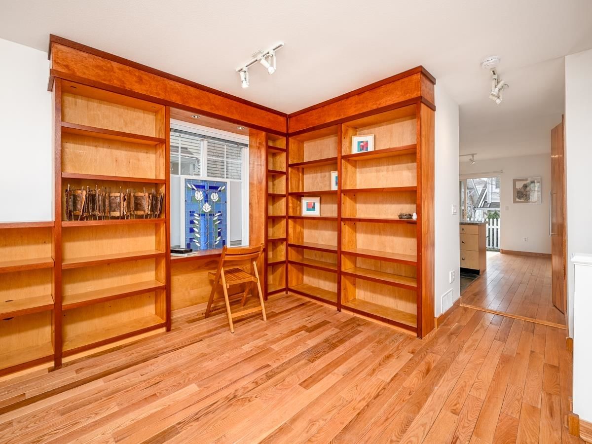 Listing Image 4