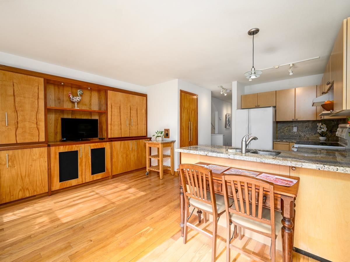 Listing Image 8