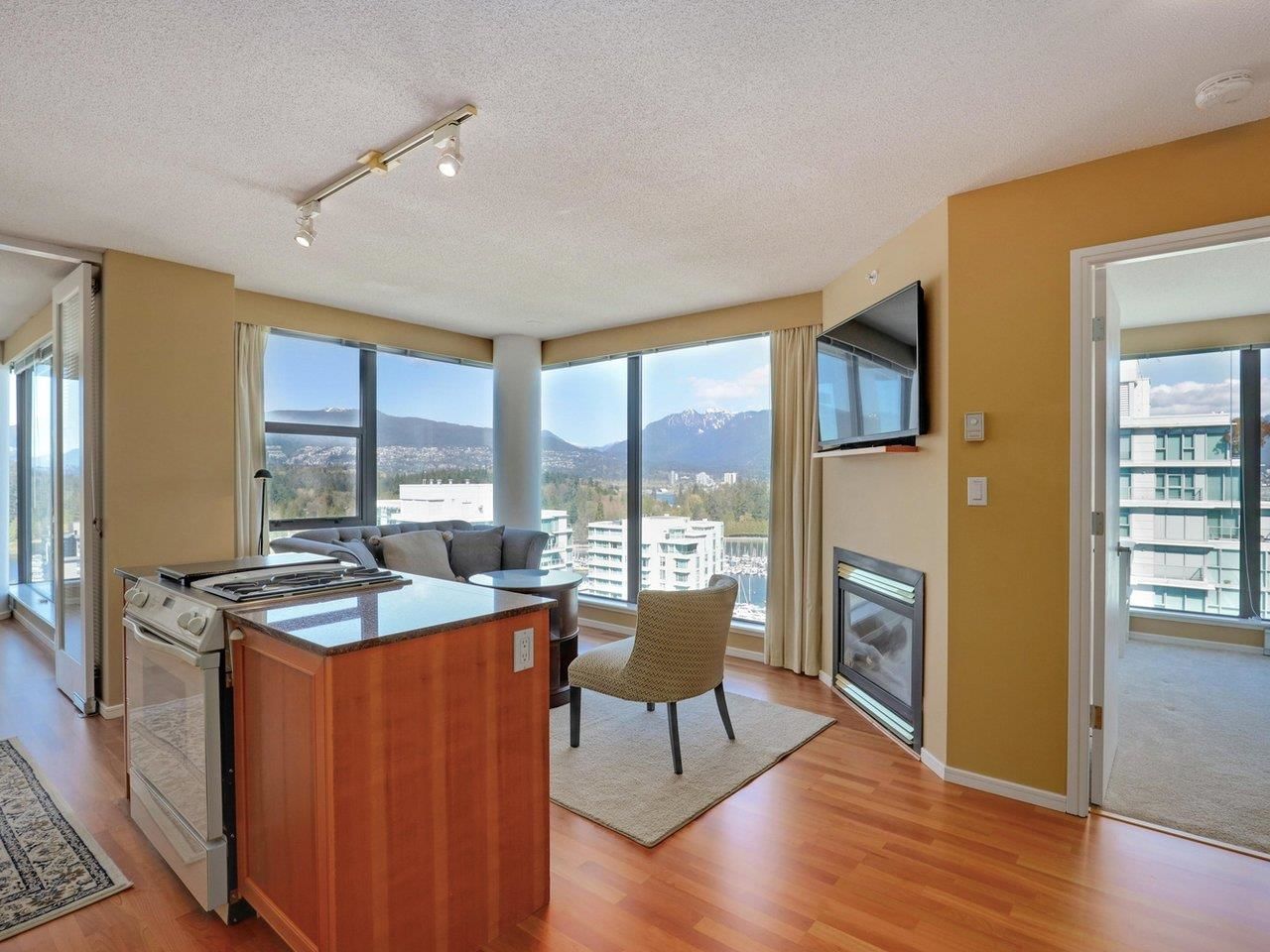 Listing Image 4