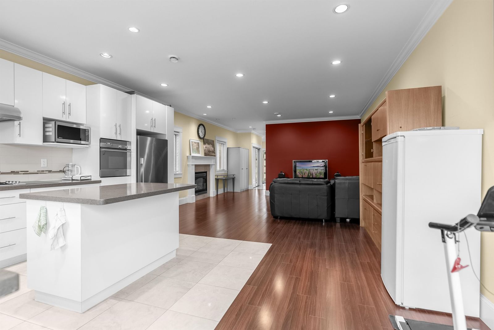 Listing Image 10