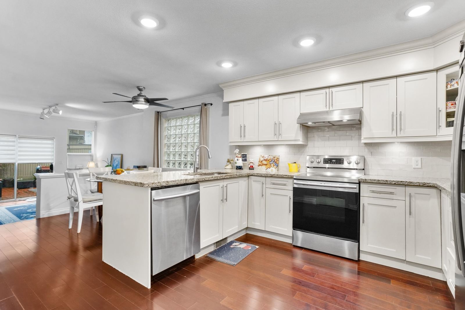 Listing Image 10