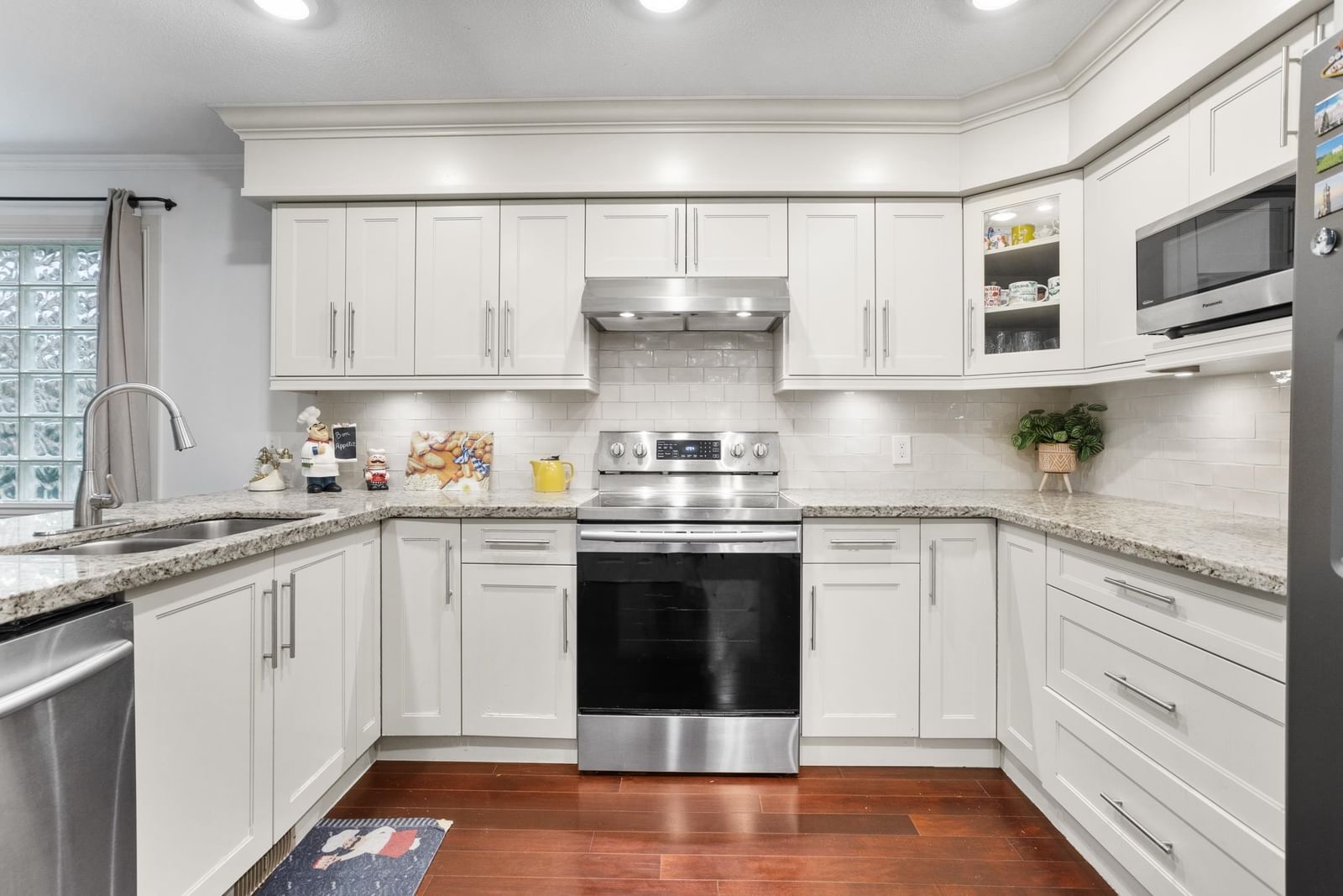 Listing Image 11