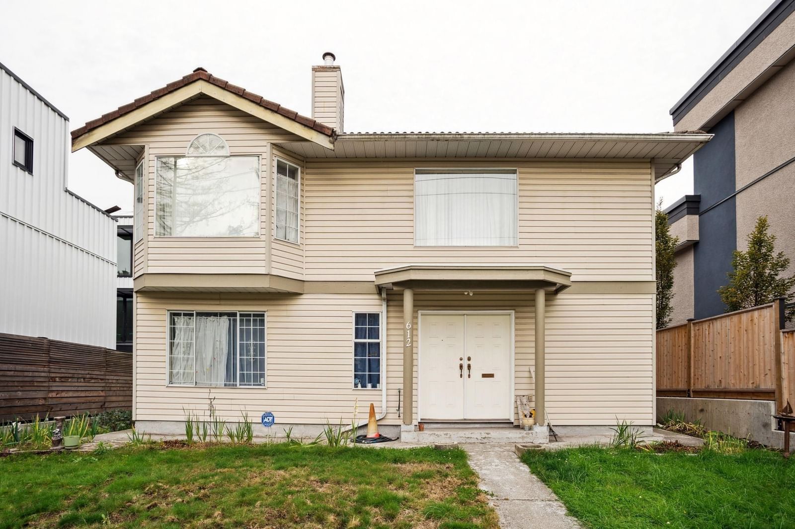 Listing Image 4