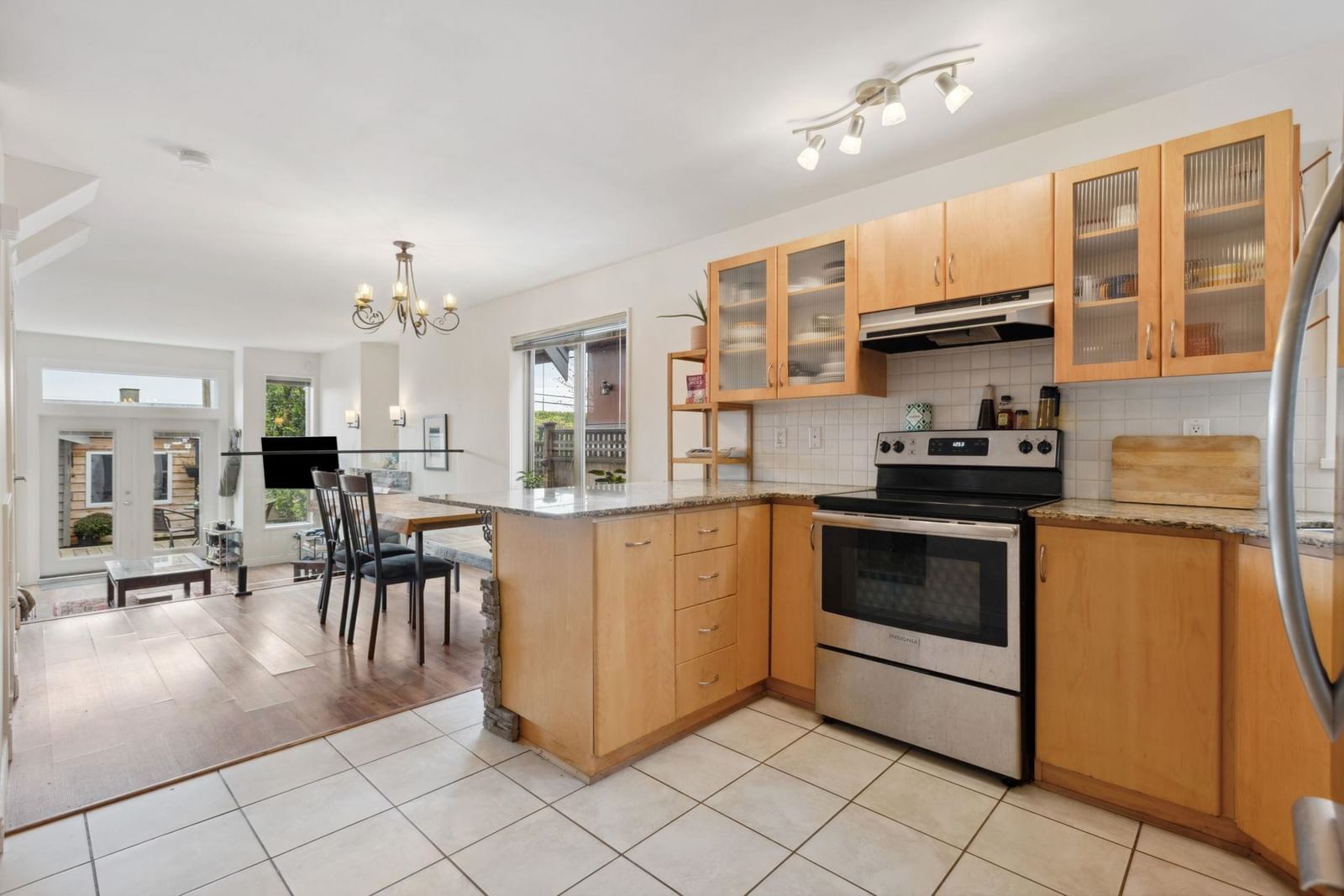 Listing Image 11