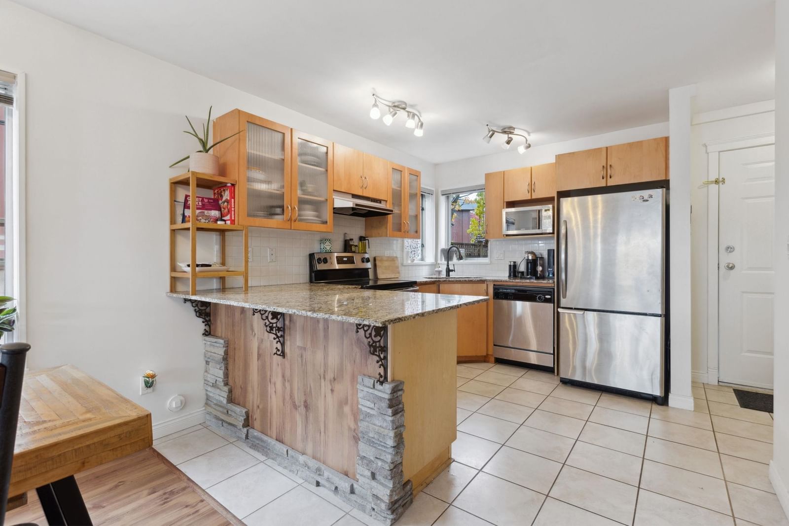 Listing Image 12