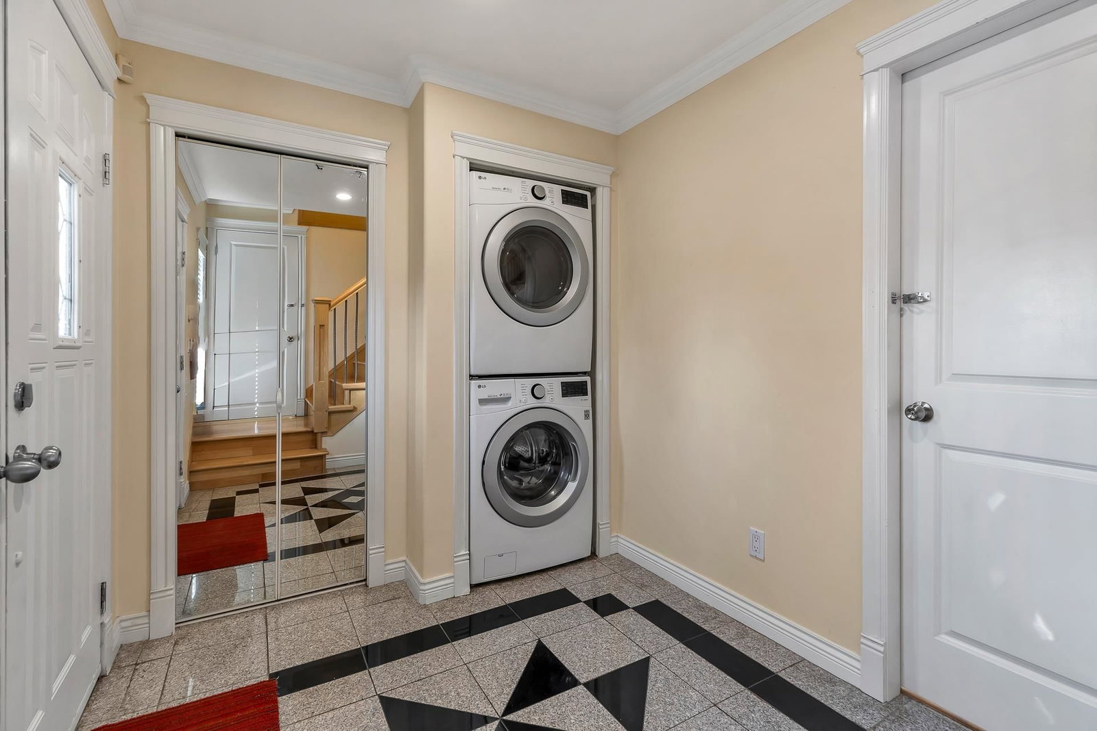 Listing Image 9