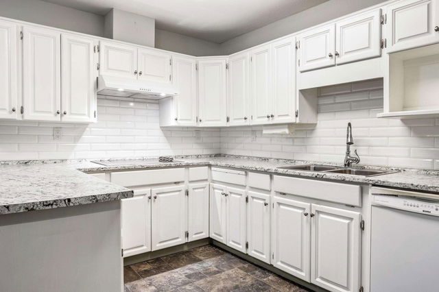 208 - 2451 Gladwin Road