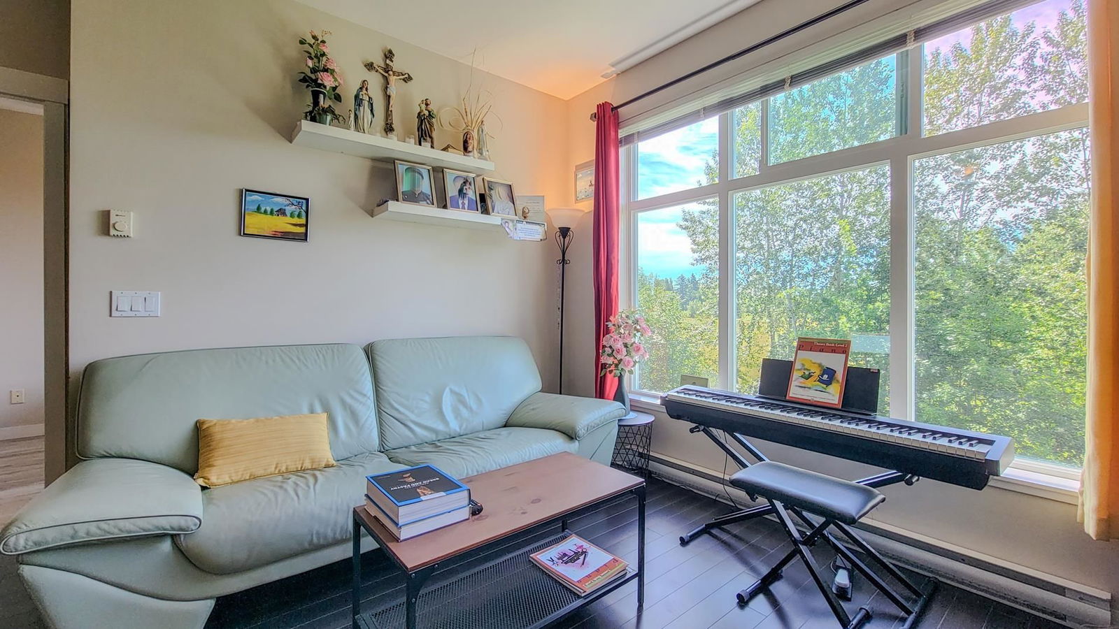 Listing Image 3
