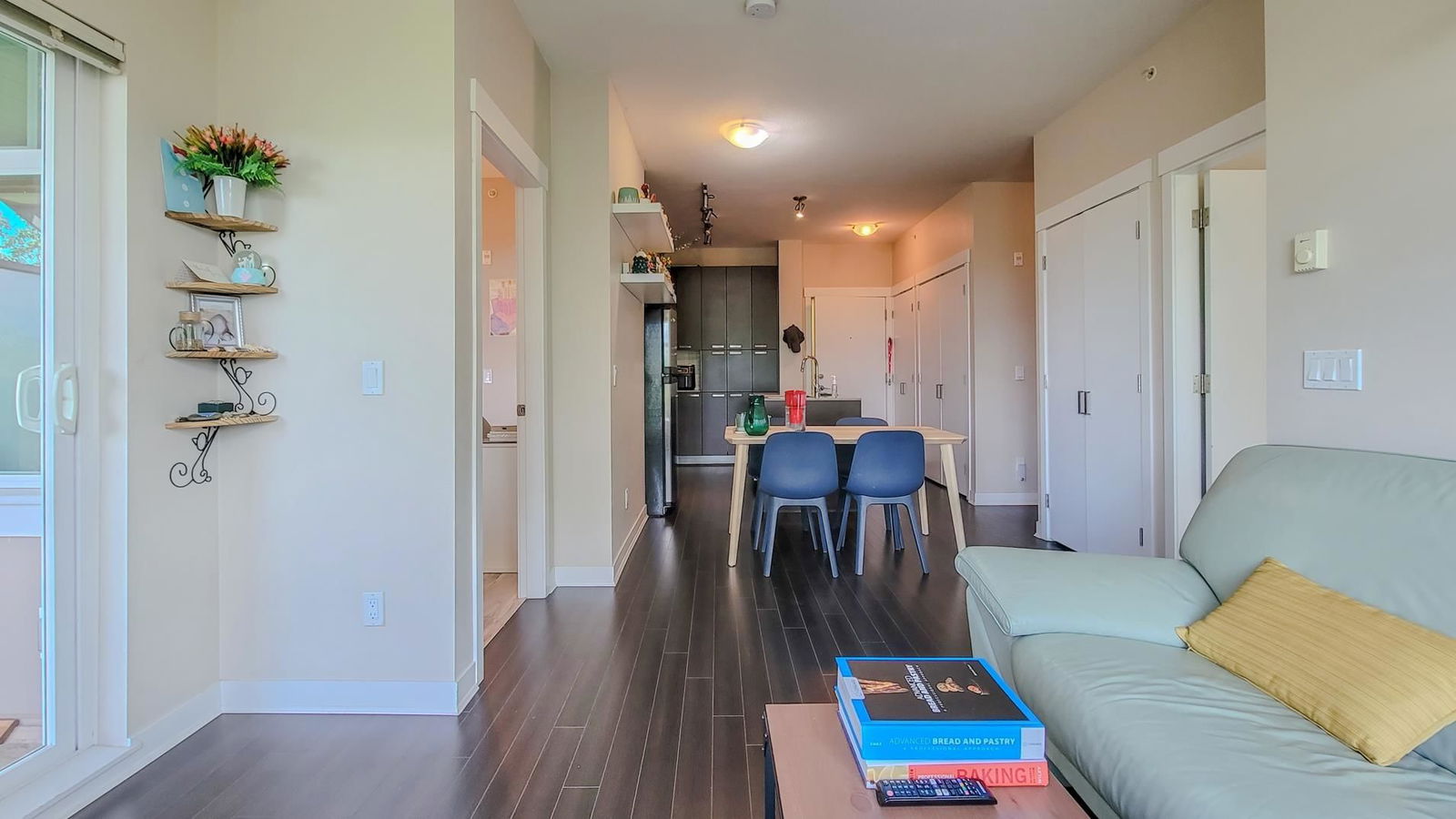 Listing Image 4
