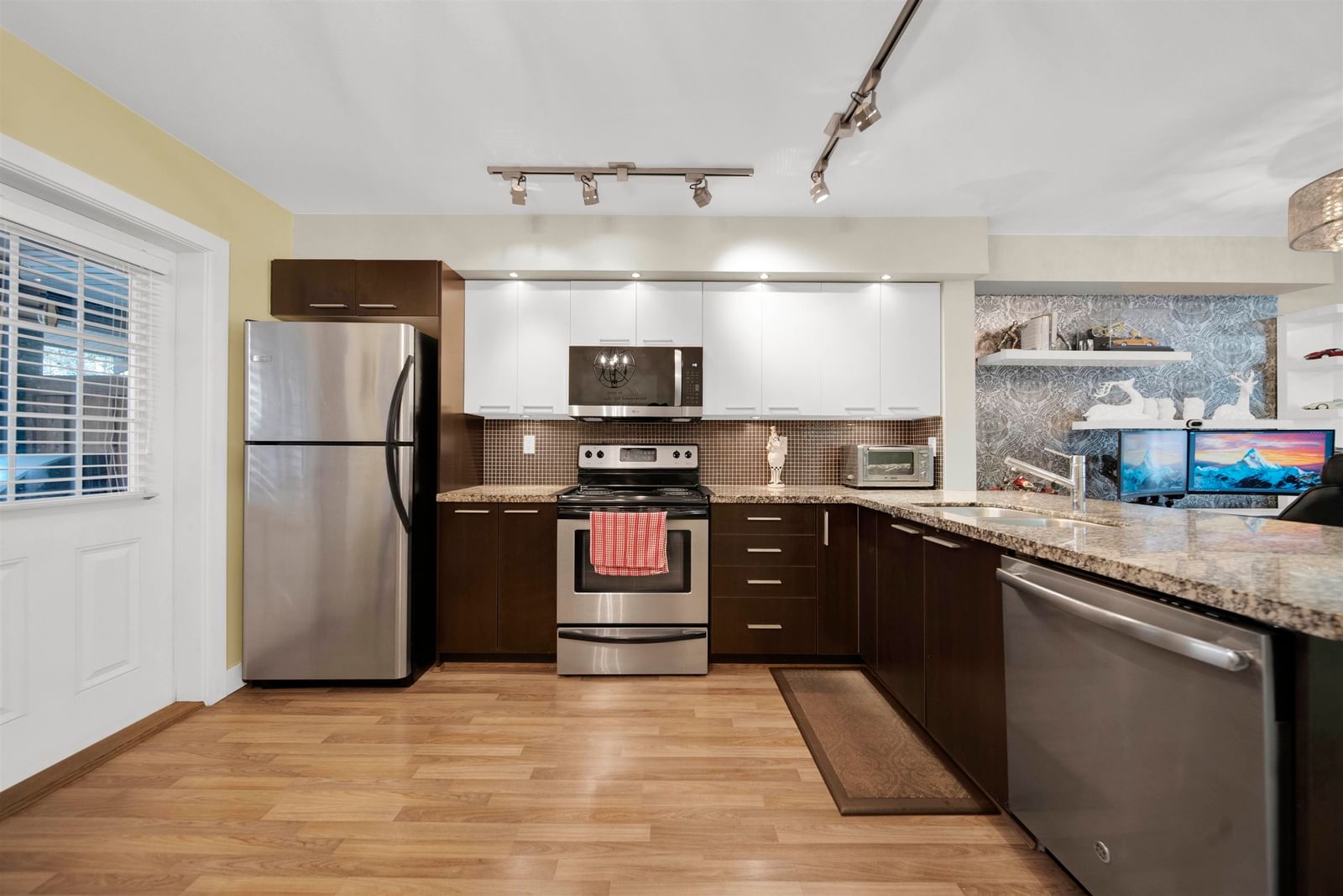 Listing Image 19