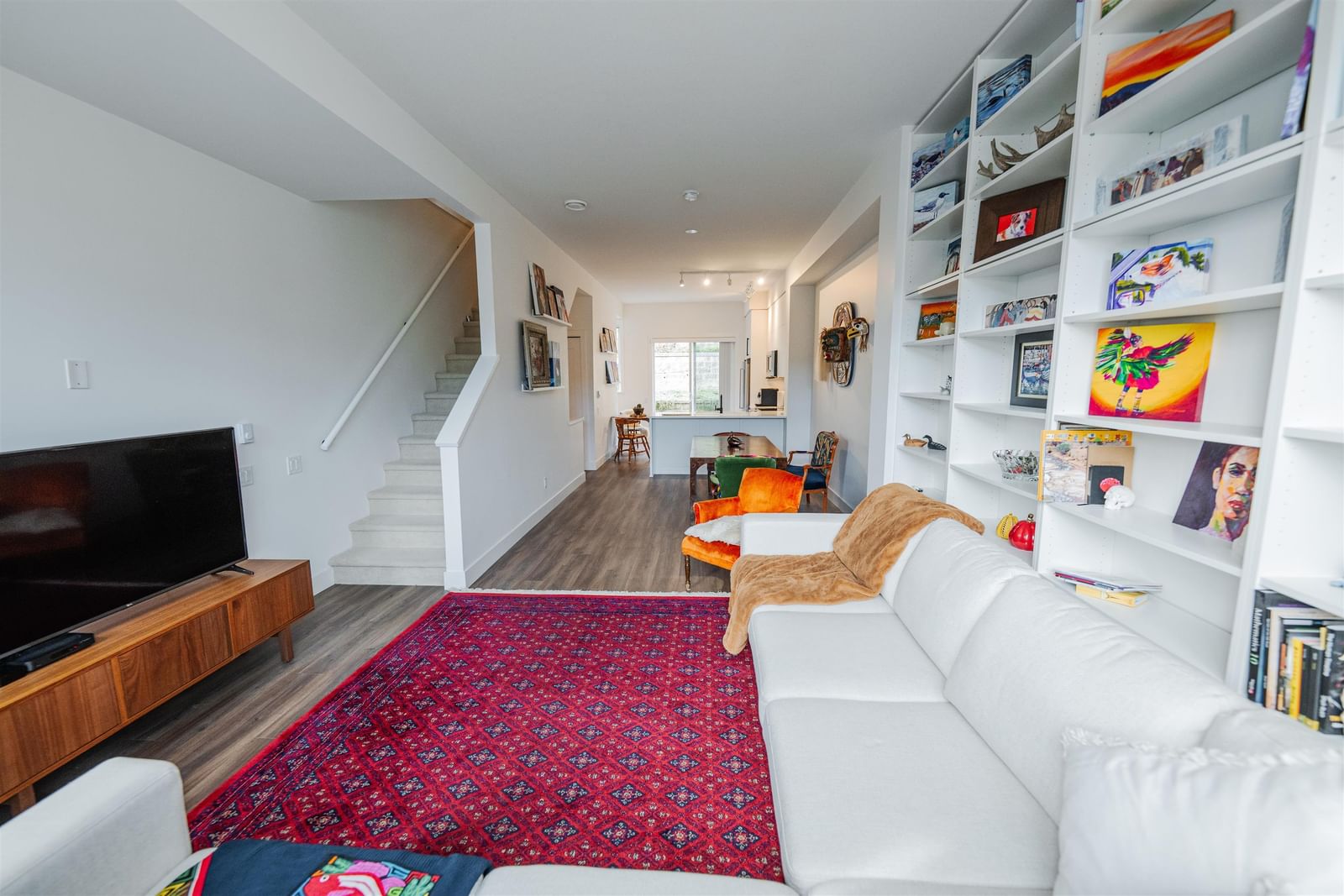 Listing Image 10